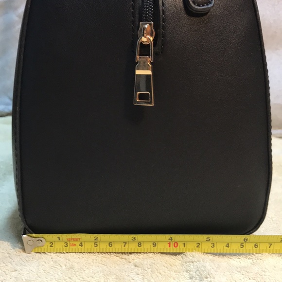 Black Duffle Handbag, Unbranded - Picture 14 of 15